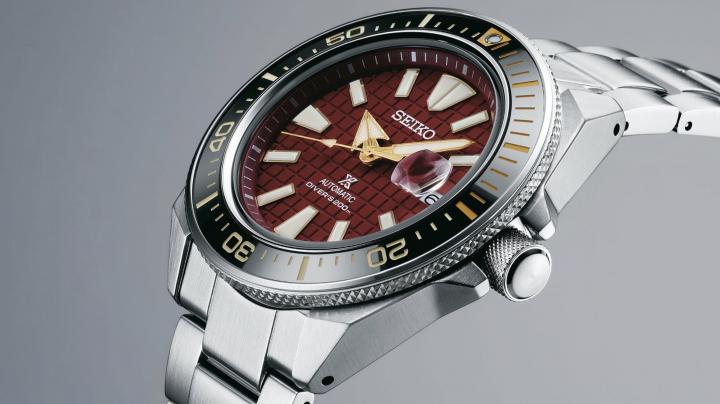 15 Best Red Dial Watches For That Captivating Look - The Watch Company