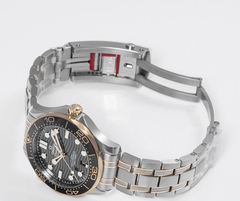 Omega vs. Rolex: Which Watch is Better?
