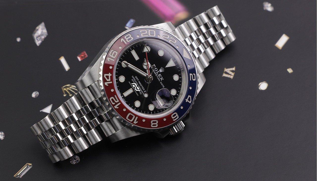 GMT Watch: The Perfect Timepiece For the Globetrotter