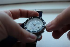 How to Use a Watch Bezel: A Complete Guide